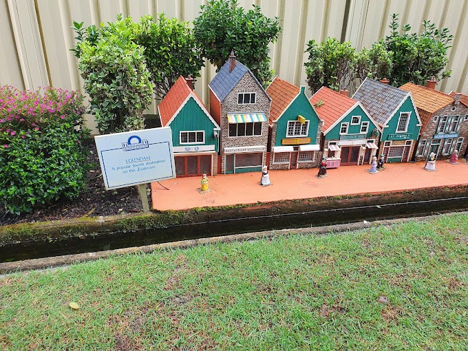 The clog Barn Atrraction