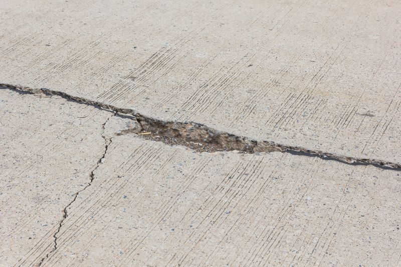 driveway resurfacing A1 concreting a crack on the concrete driveway
